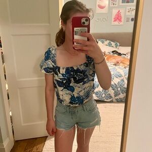 H & M women’s puff sleeve blue floral top